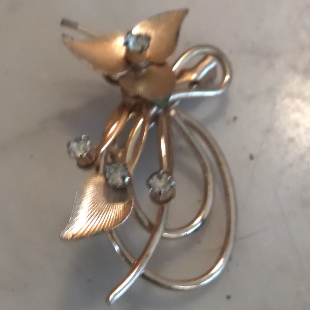 Beautiful Retro-Style Gold-Tone With Rhinestones Pin